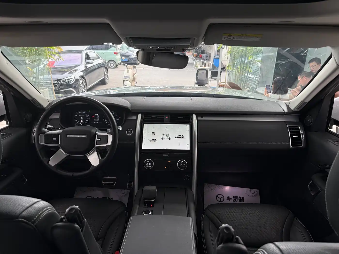 Land Rover Discovery 2021 360PS R-Dynamic S фото 12