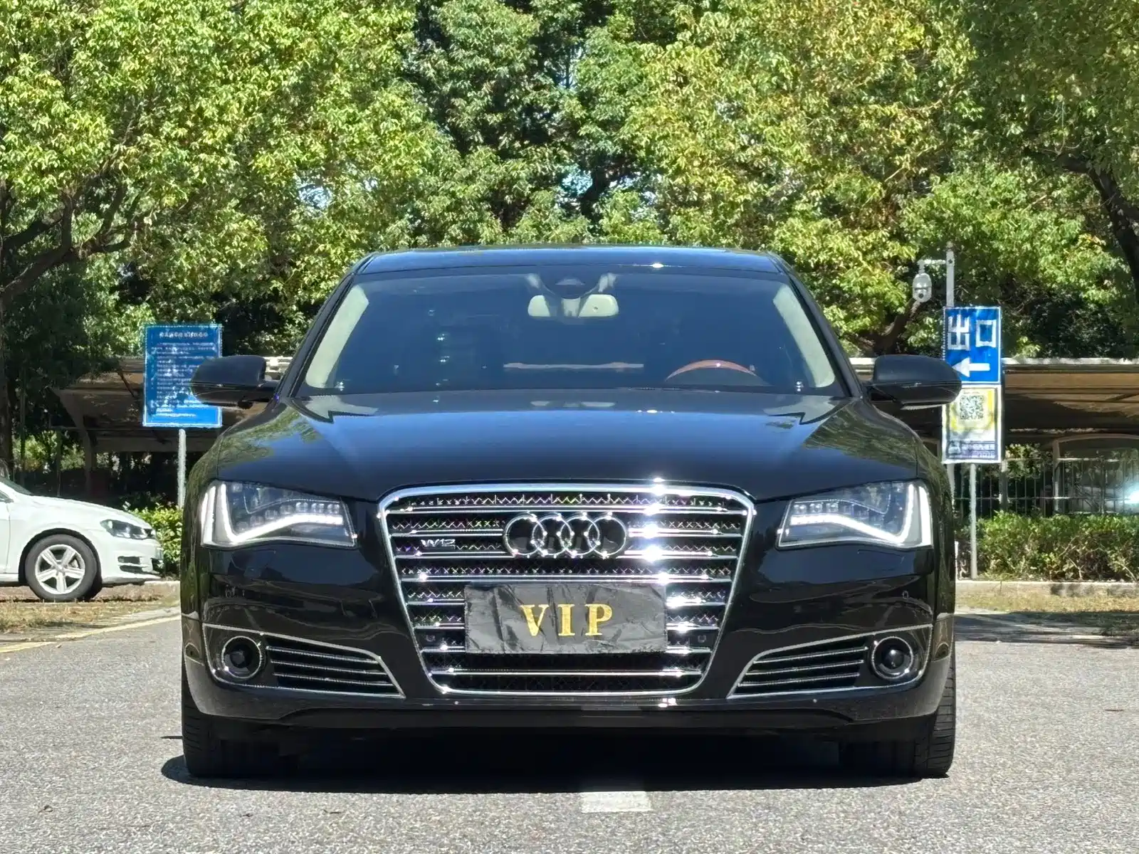 Photo 2 - Audi A8
