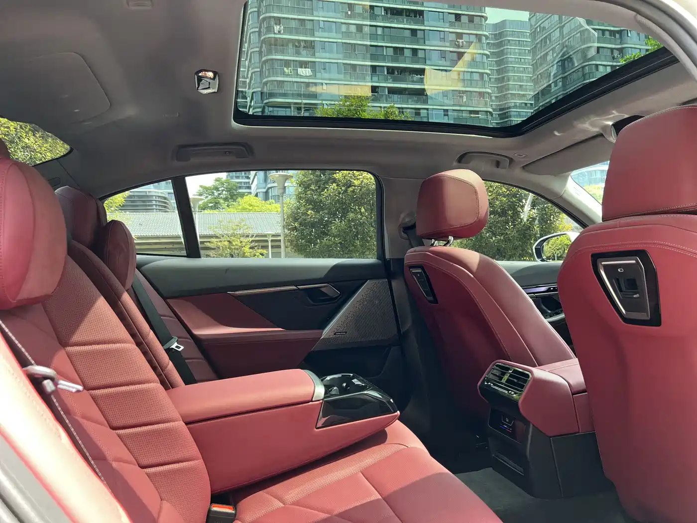 BMW 5 Series 2024 530Li Leading Model Luxury Package фото 16