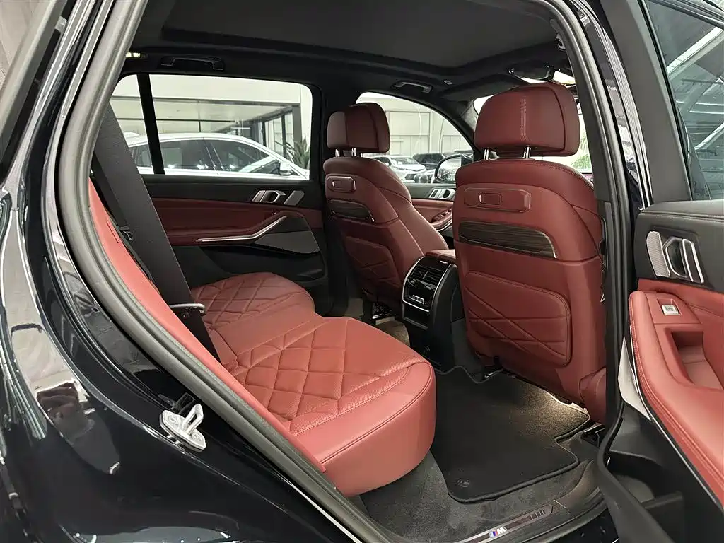 BMW X5 2023 xDrive 40Li M Sport Black Night Package фото 16