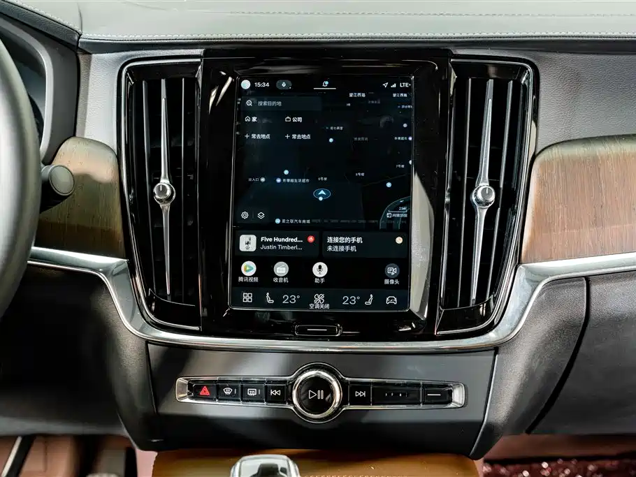 Photo 13 - Volvo S90