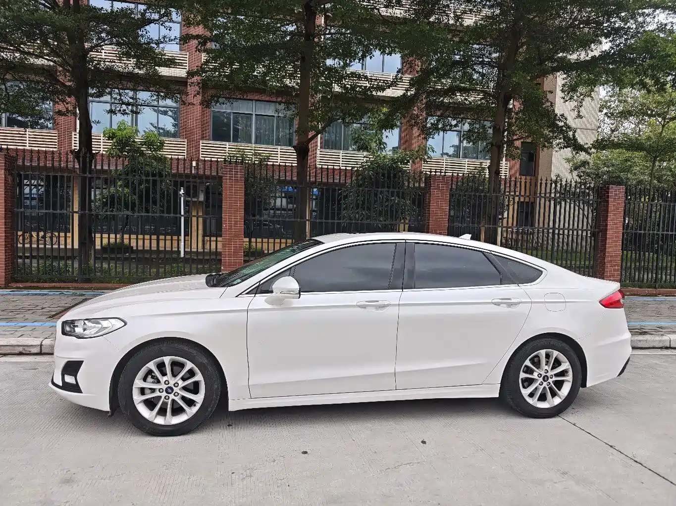 Фото 3 - Ford Mondeo