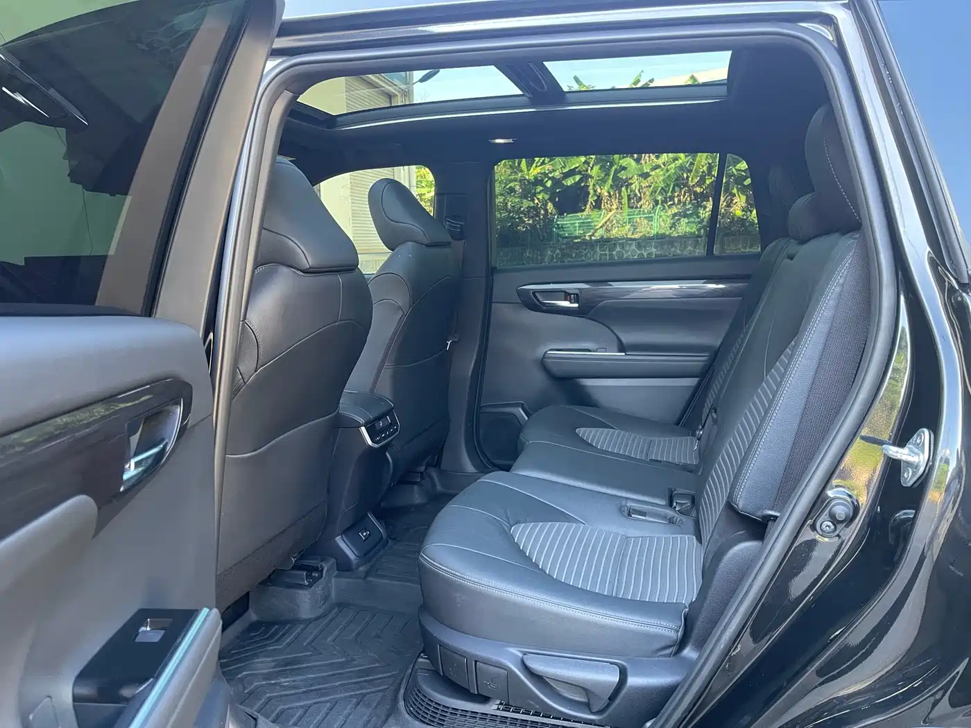Toyota Crown Kluger 2022 2.5L HEV 4WD Premium Edition фото 6