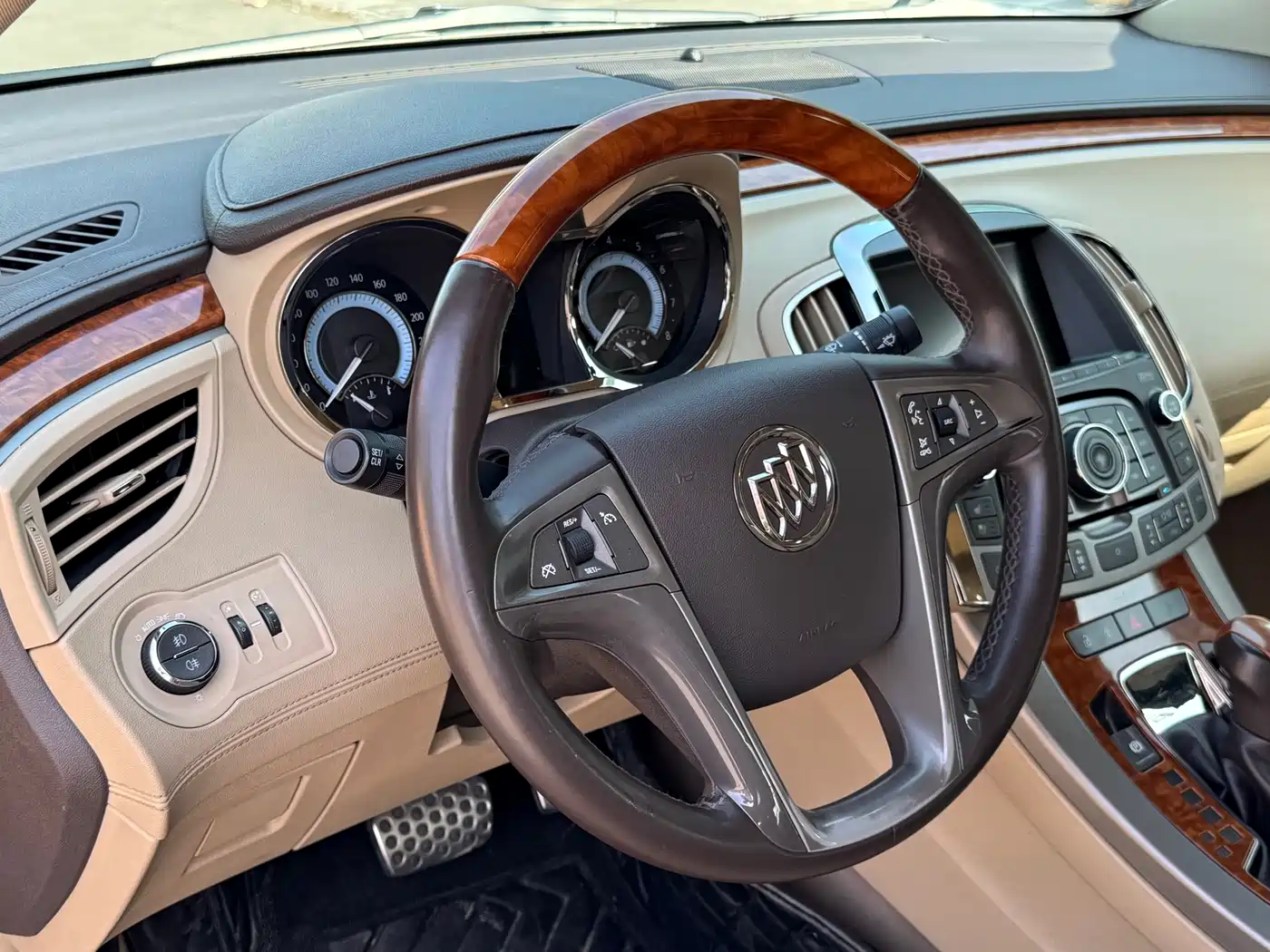 Buick LaCrosse 2009 Model 2.4L Luxury Edition фото 10