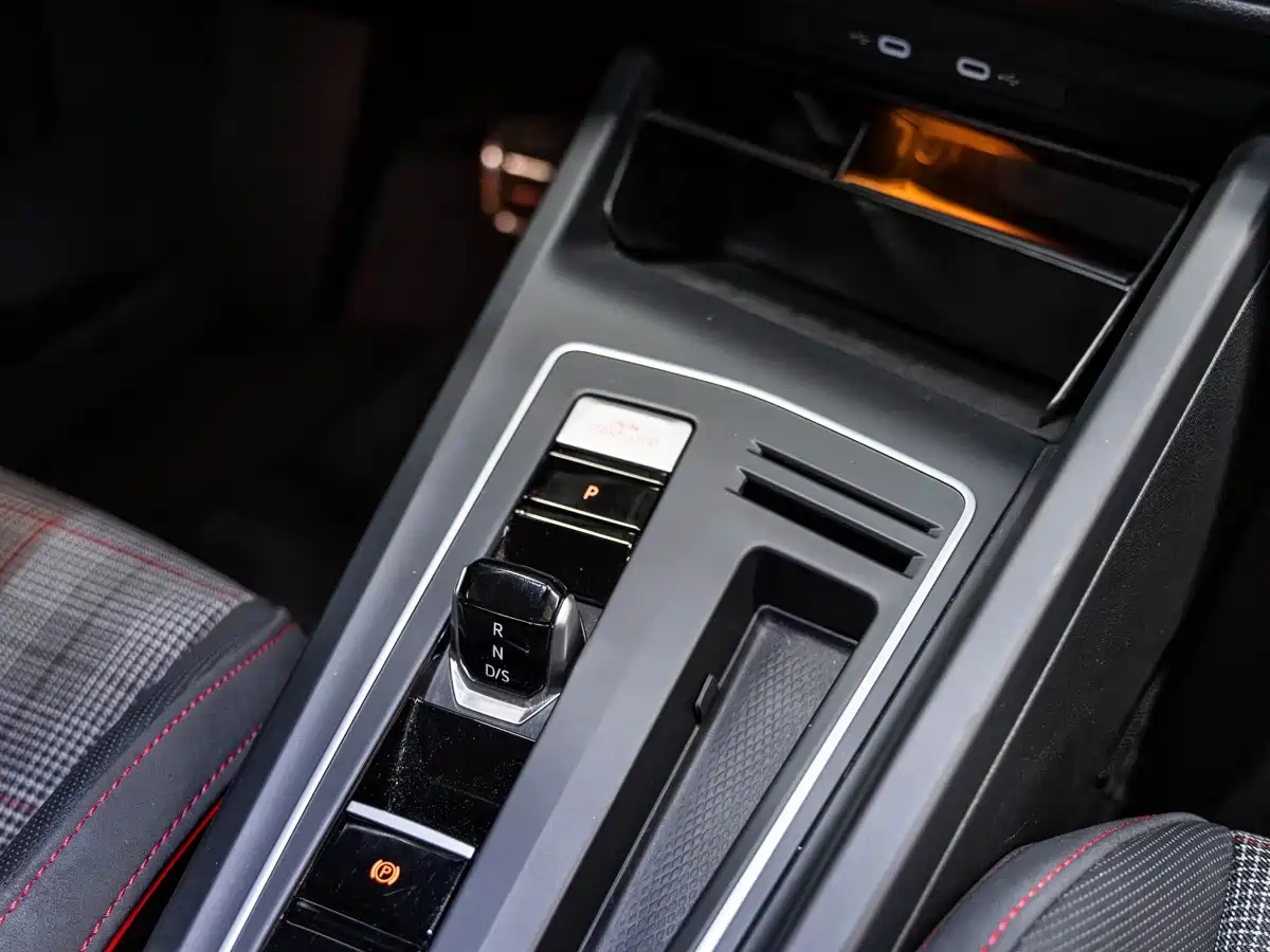 Volkswagen Golf GTI 2023 380TSI DSG GTI фото 8