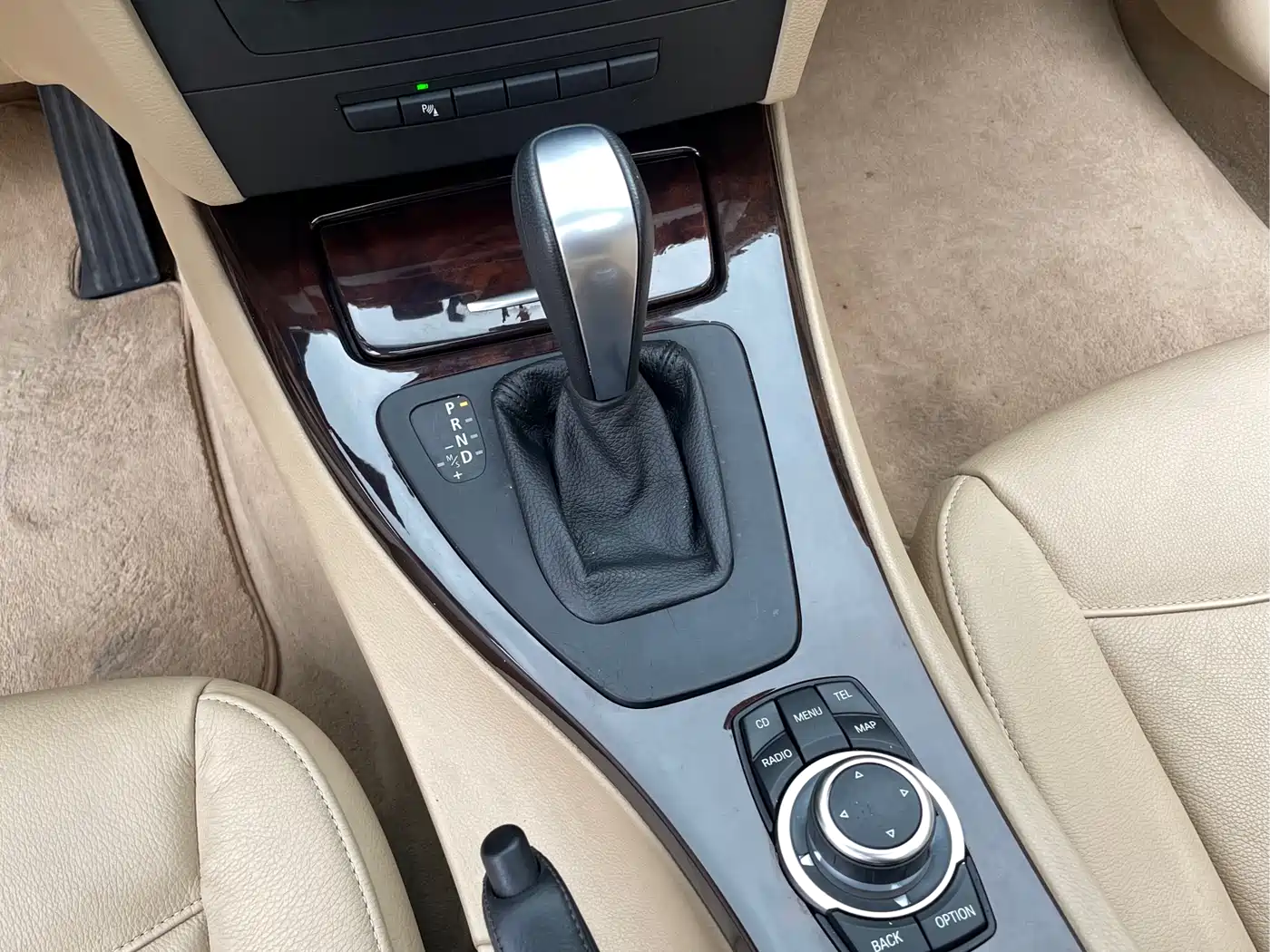 BMW 3 Series (Import) 2010 320i Luxury фото 7