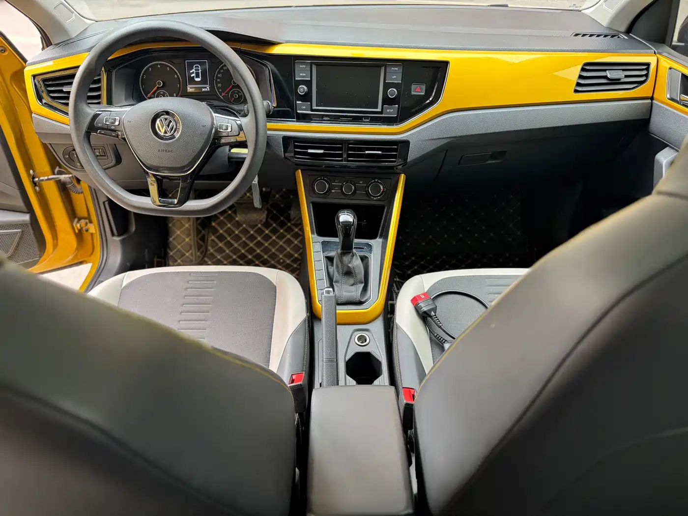 Volkswagen Polo 2019 Plus 1.5L Automatic Colorful Tech Edition фото 6