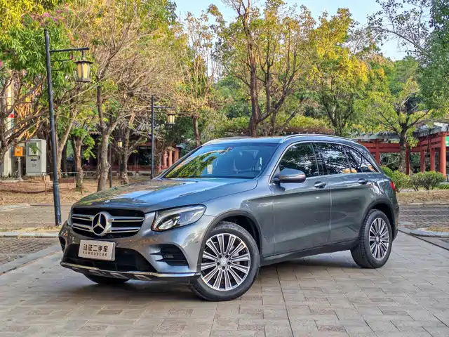 MERCEDES-BENZ GLC
