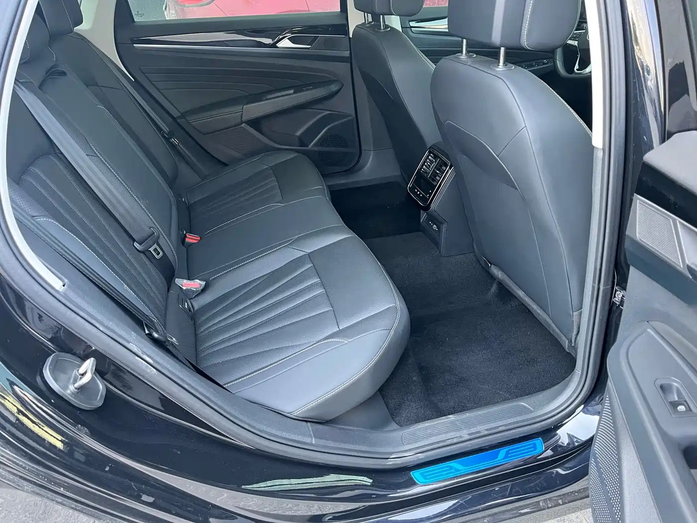 Volkswagen Passat 2024 380TSI Dragon Soaring Edition фото 3