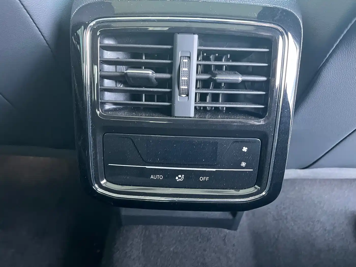 Volkswagen Passat 2024 380TSI Dragon Soaring Edition фото 5