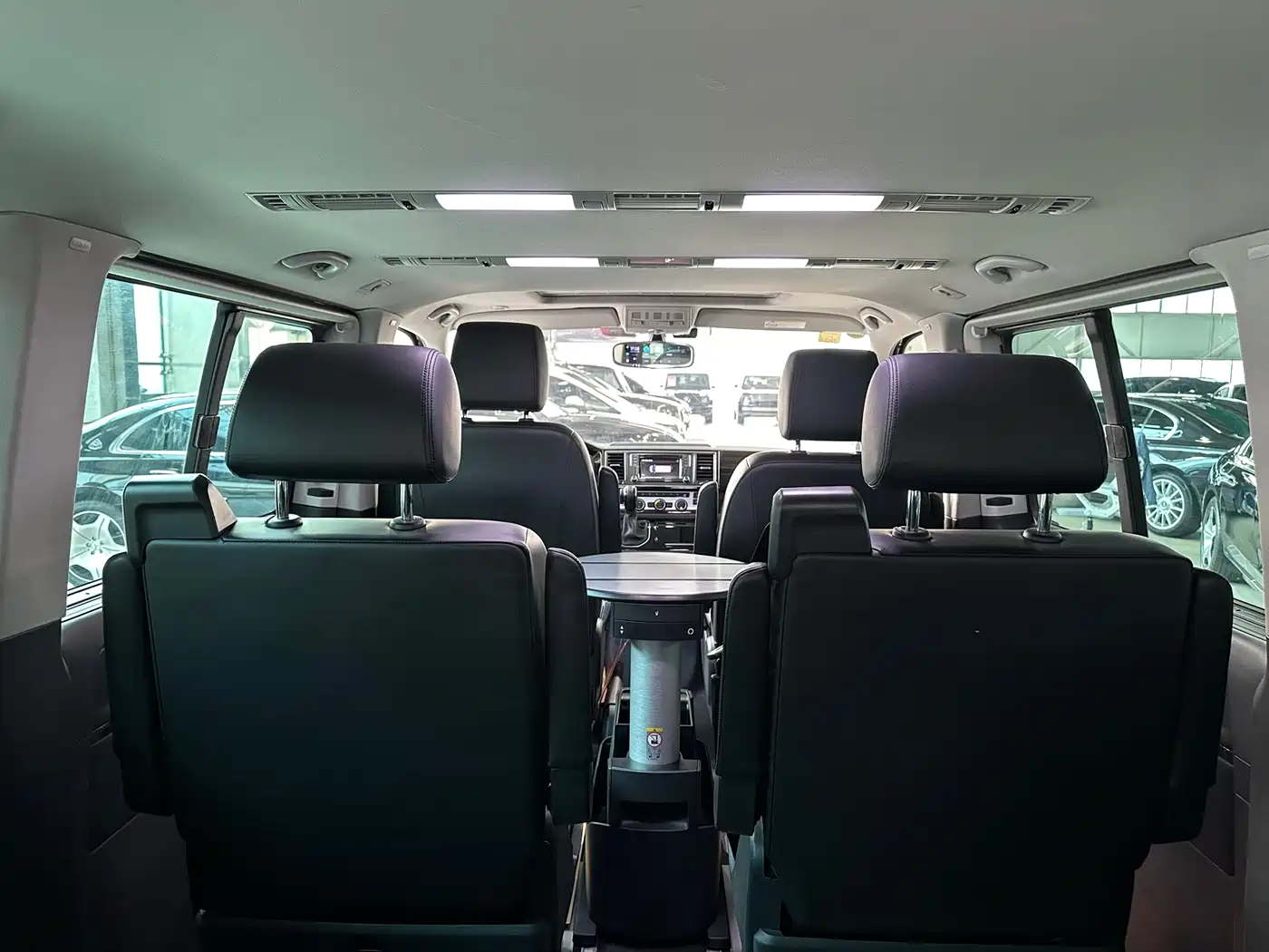 Volkswagen Multivan 2018 2.0TSI 4WD Premium Edition 7-Seater фото 18