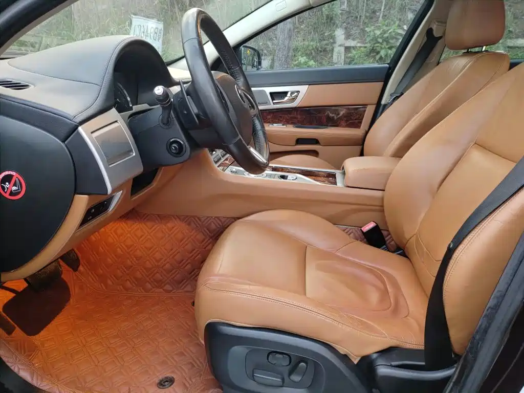Jaguar XF 2015 2015 XF 2.0T Luxury Edition