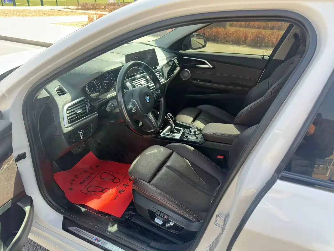 BMW 1 Series 2023 120i M Sport Shadow Edition фото 7