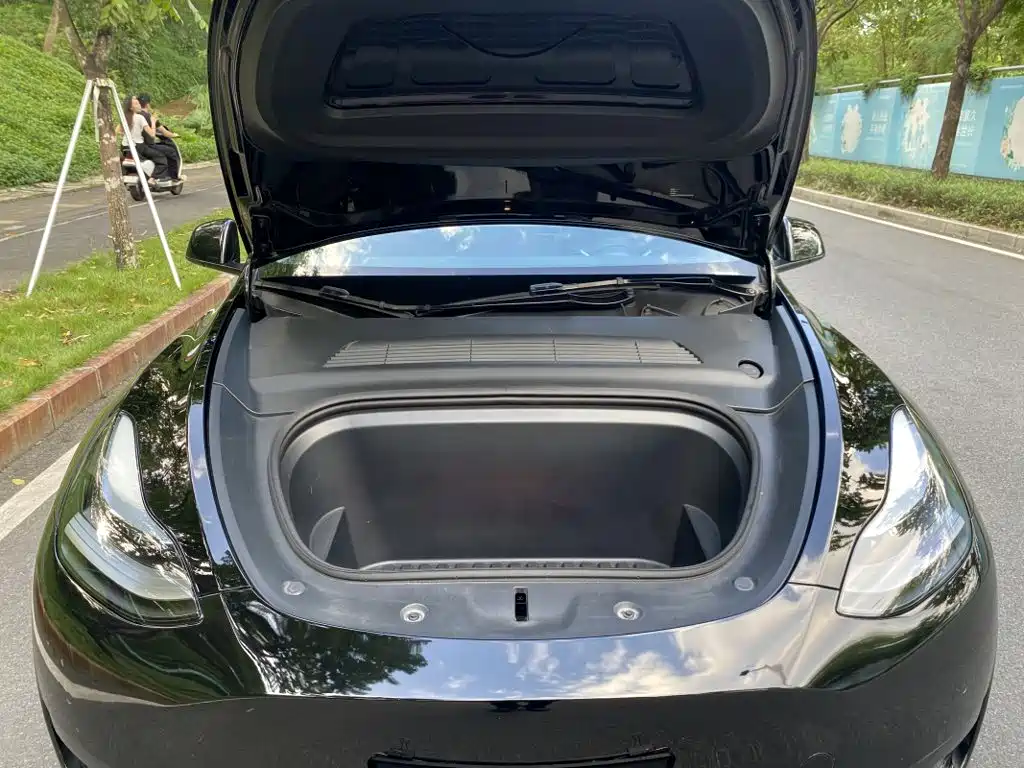 Фото 14 - Tesla Model Y
