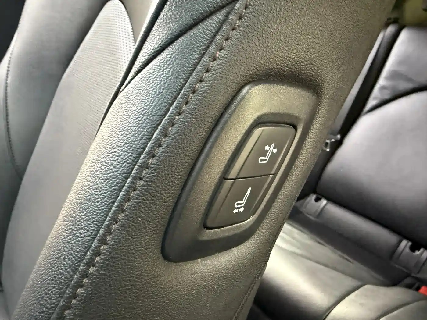 Toyota Camry 2021 Hybrid 2.5HGVP Leading Edition фото 14