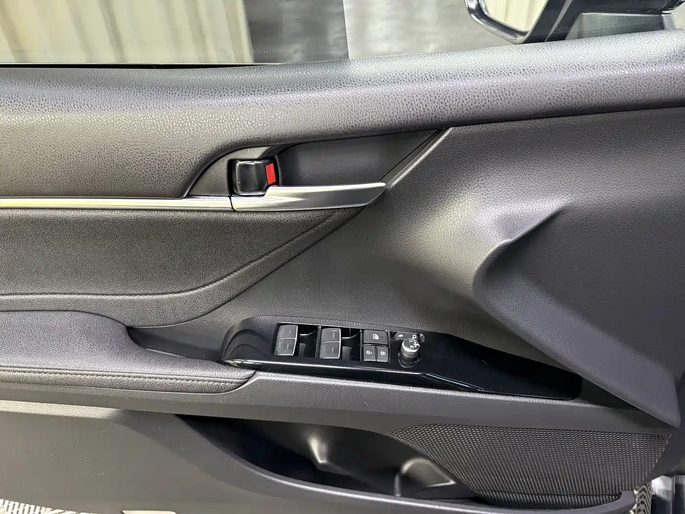 Toyota Camry 2021 Hybrid 2.5HGVP Leading Edition фото 24