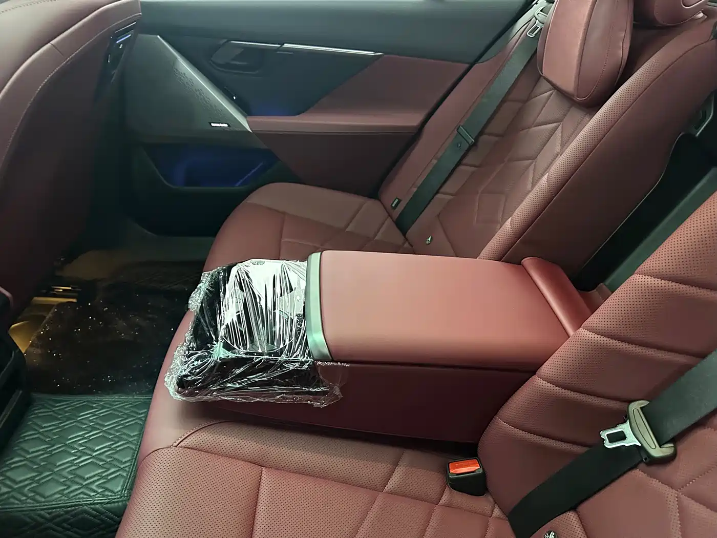 BMW 5 Series 2025 530Li Leading M Sport Package фото 16