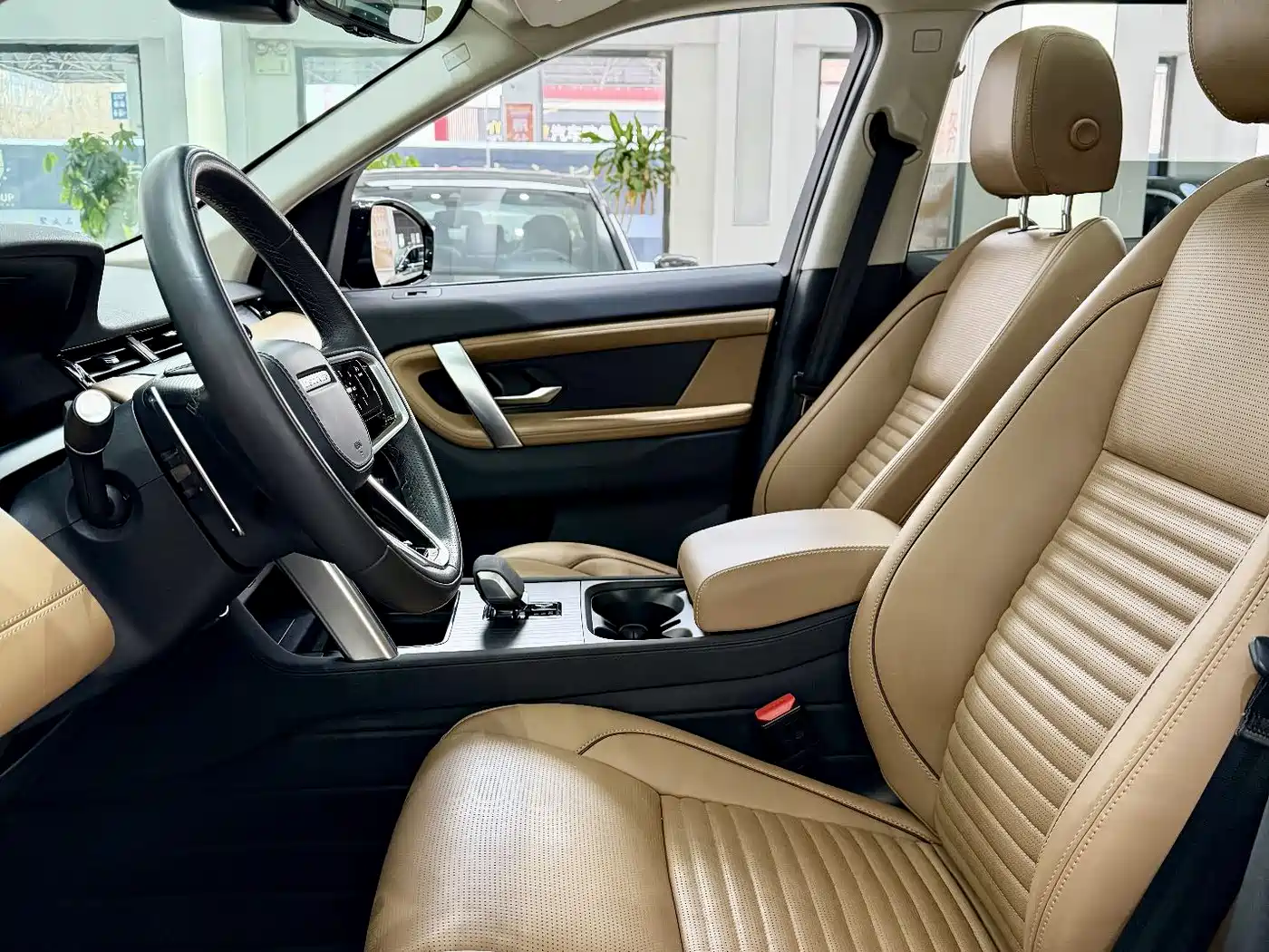 Land Rover Discovery Sport 2024 Luxury Custom Edition фото 4