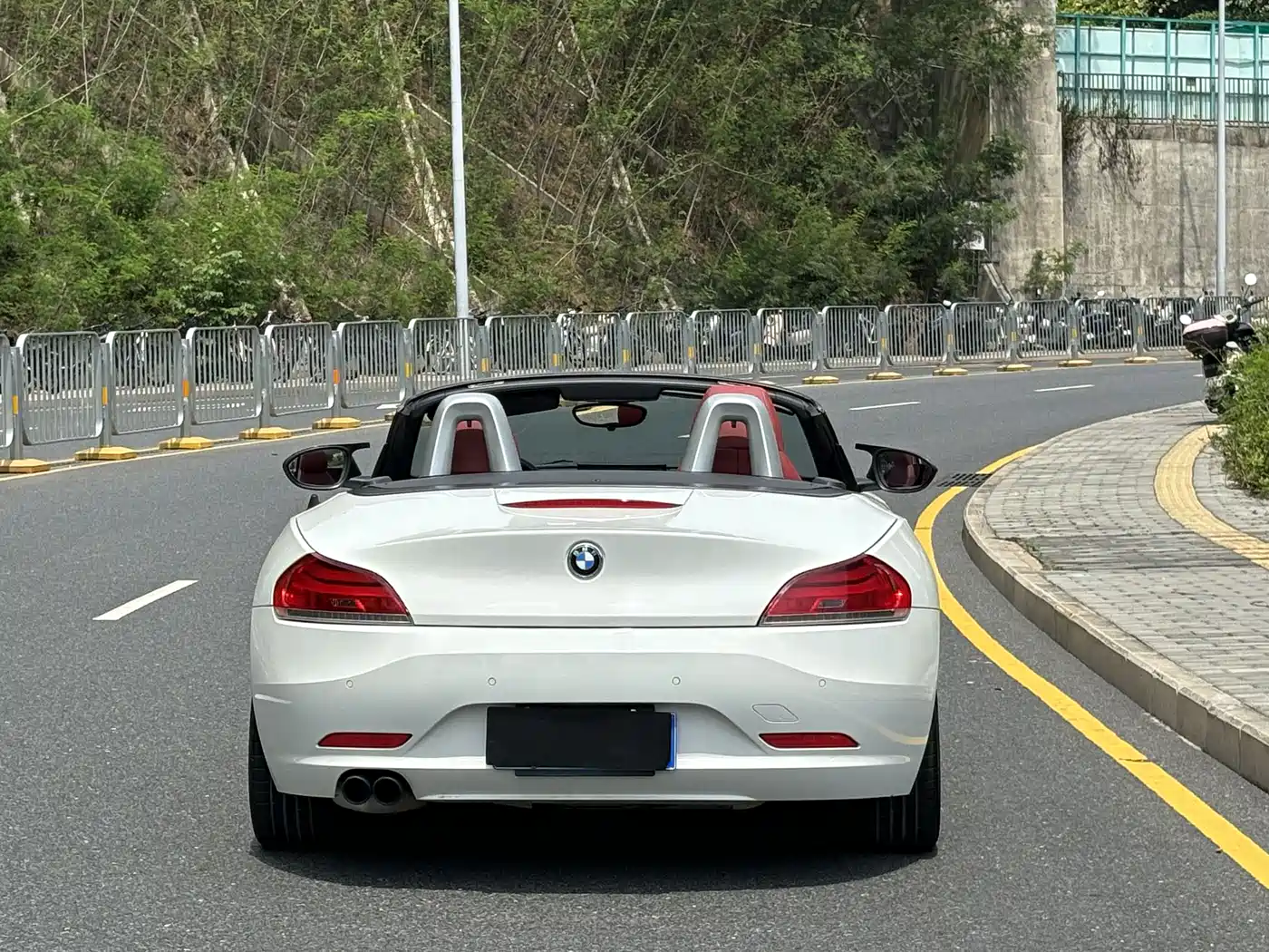 BMW Z4 2012 sDrive20i Leading фото 22