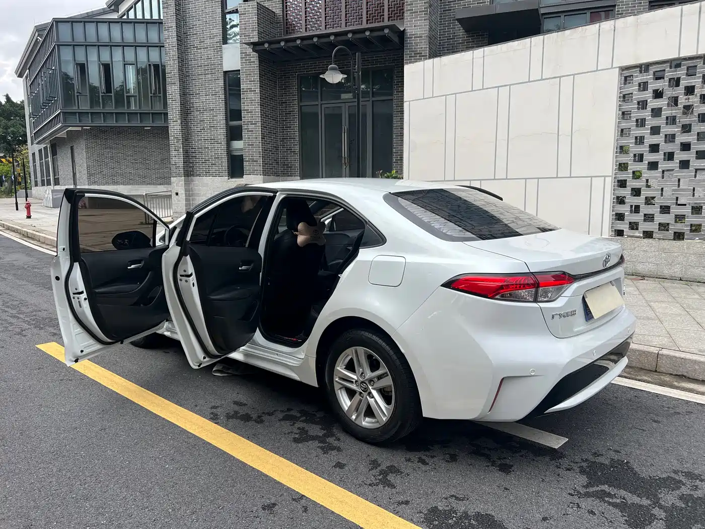 Toyota Levin 2021 185T CVT Luxury Edition фото 10