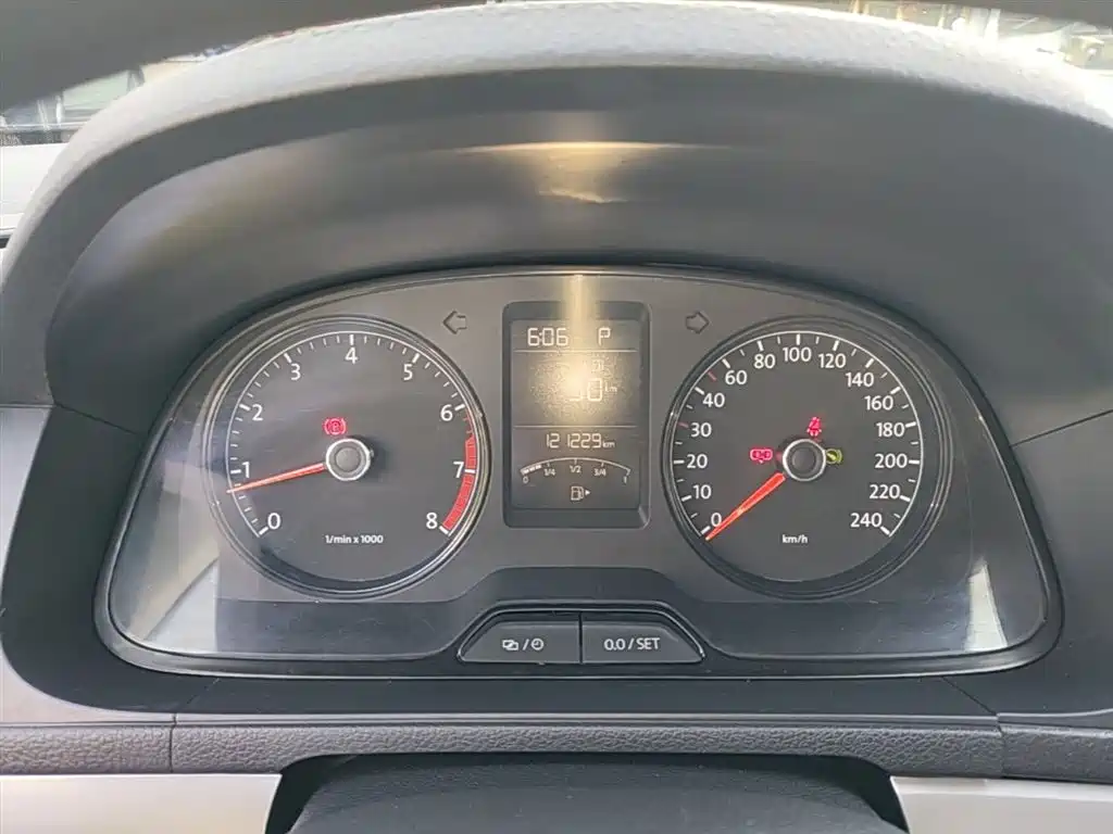 Volkswagen Lavida 2013 Facelift Classic 1.6L Automatic Trend фото 12