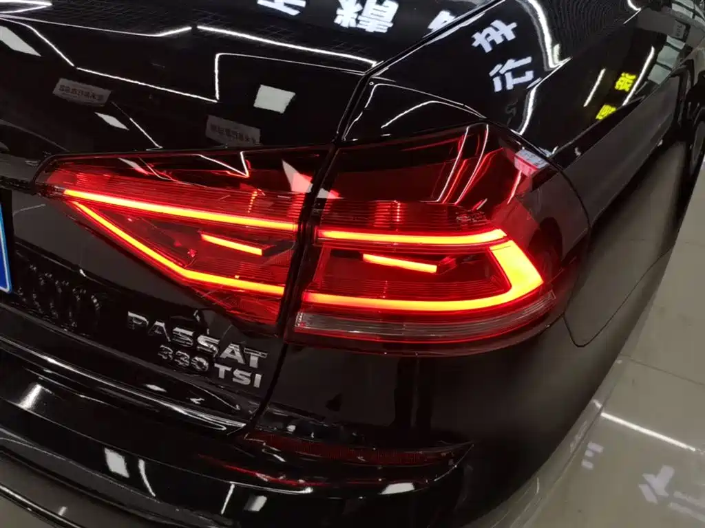 Volkswagen Passat 2016 330TSI DSG Executive Edition фото 8
