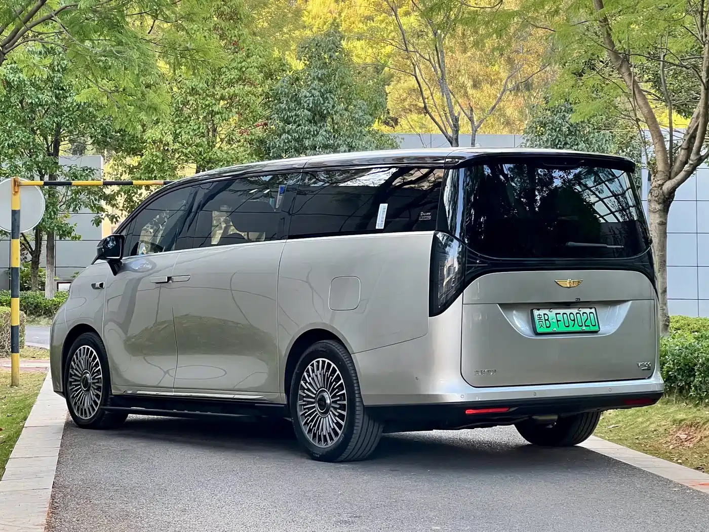 Geely Galaxy Galaxy V900 2026 2026 Model Year Base Version 6-Seater