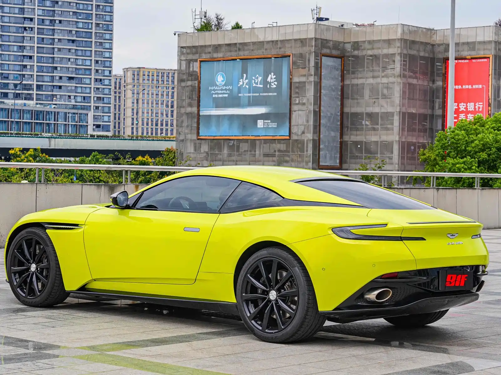 Photo 5 - Aston Martin DB11