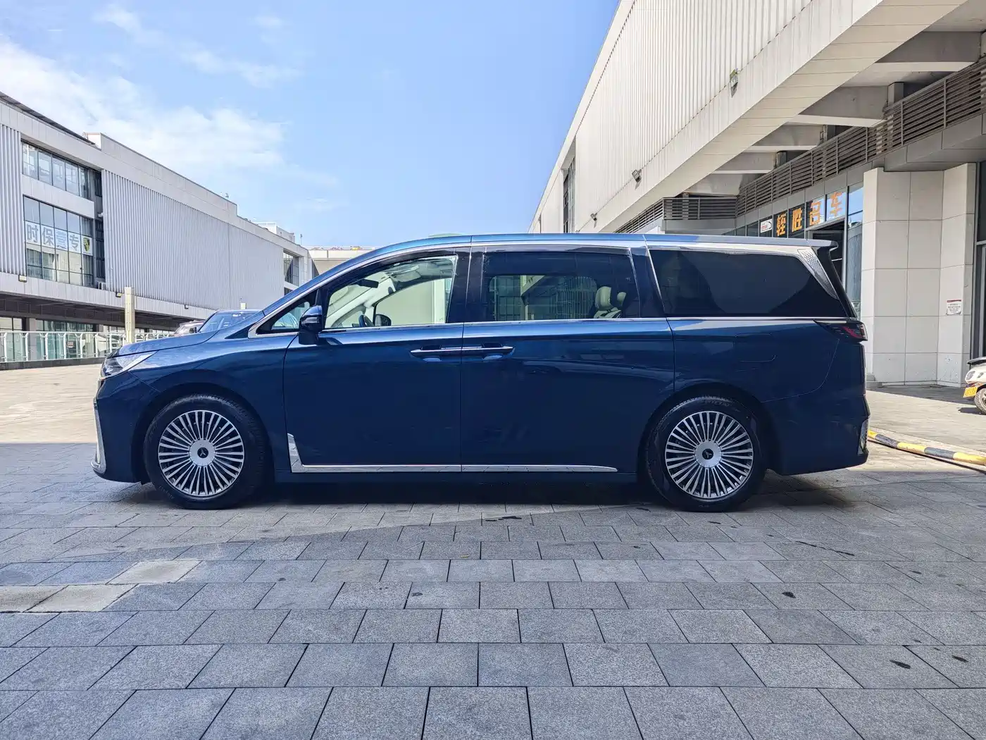Voyah Auto Voyah Dreamer 2025 PHEV AWD Flagship Kunpeng Edition фото 20