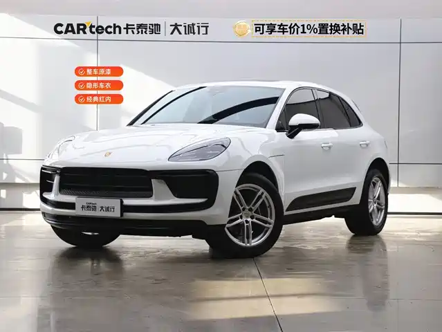 PORSCHE MACAN