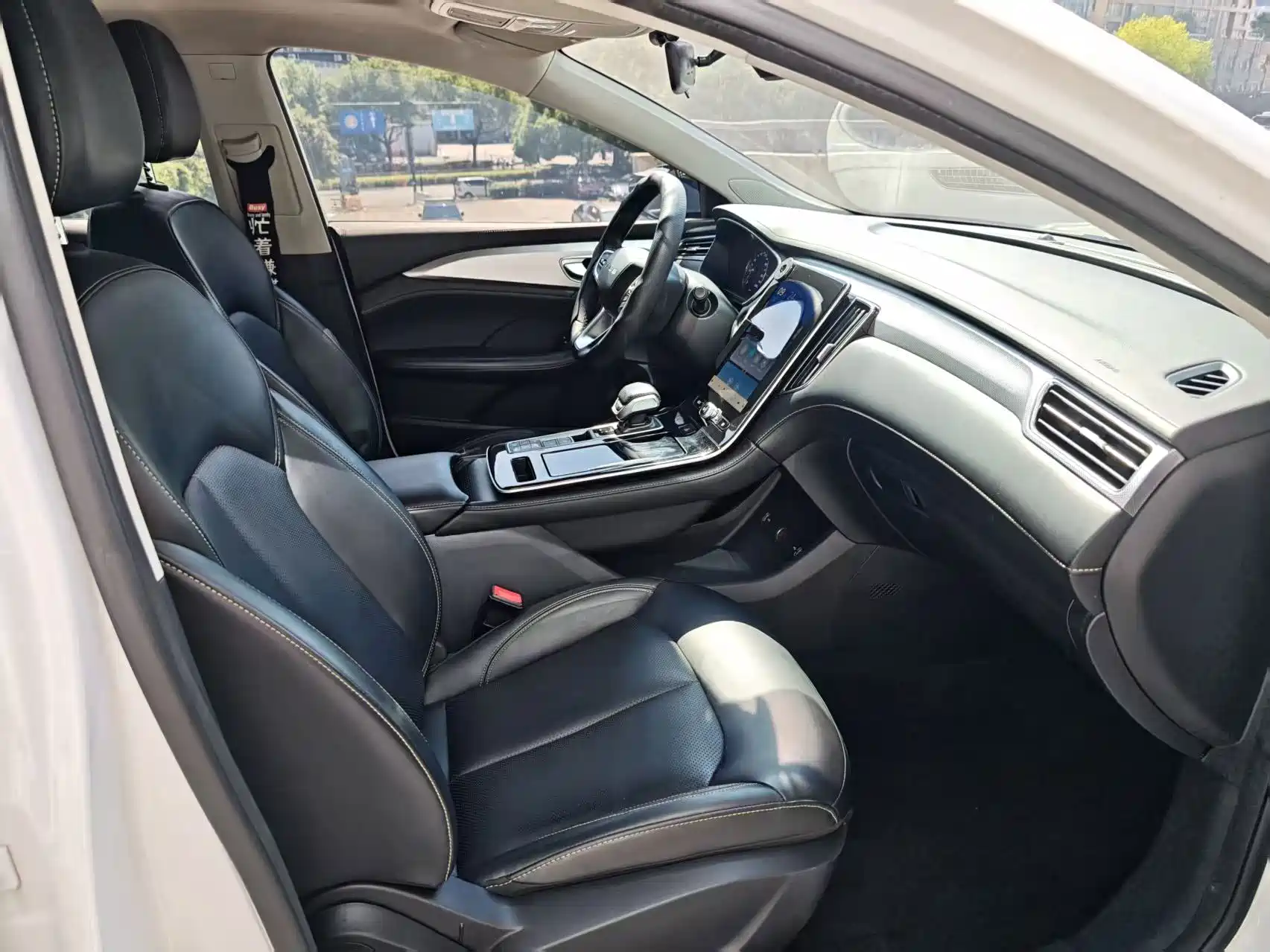 Фото 7 - Roewe i6 MAX EV