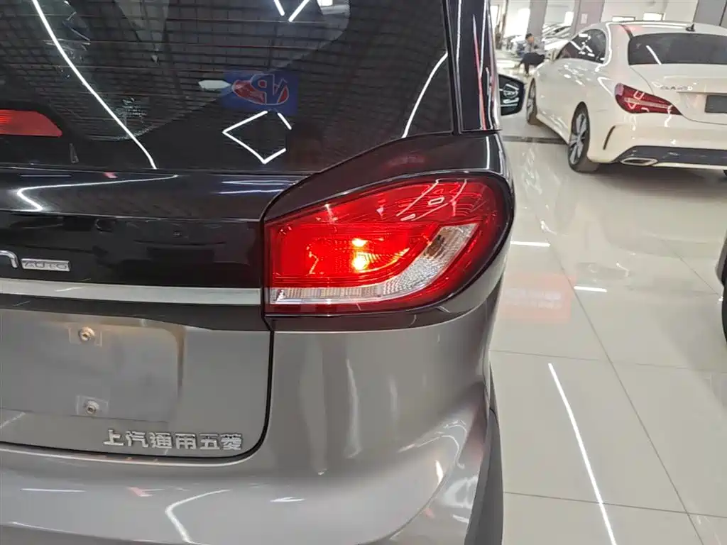 BAOJUN E100