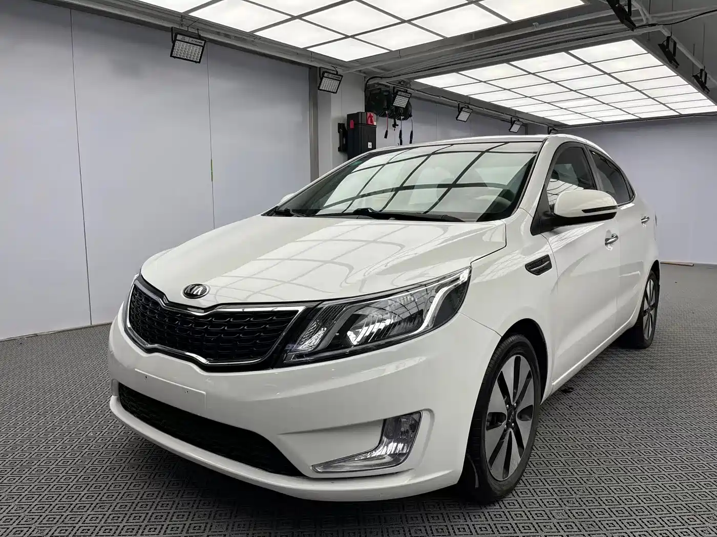 Kia K2 2012 2011 Sedan 1.6L AT Premium