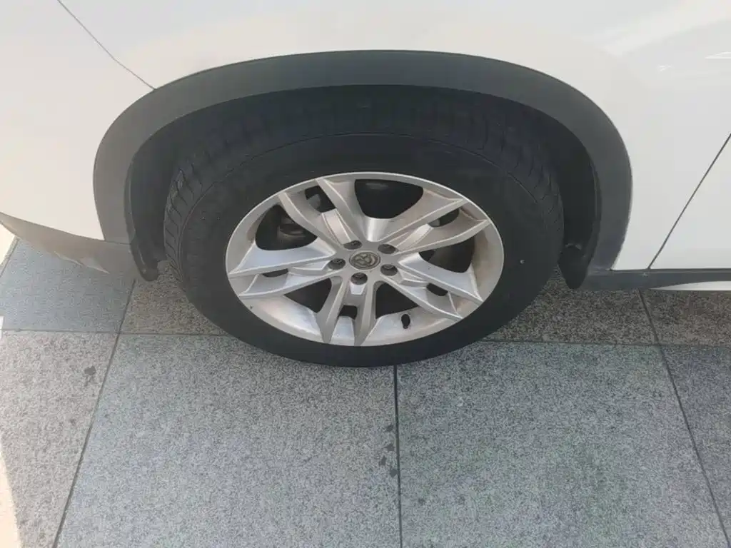 Zhonghua V5 2015 2012 1.5T Manual 2WD Sport