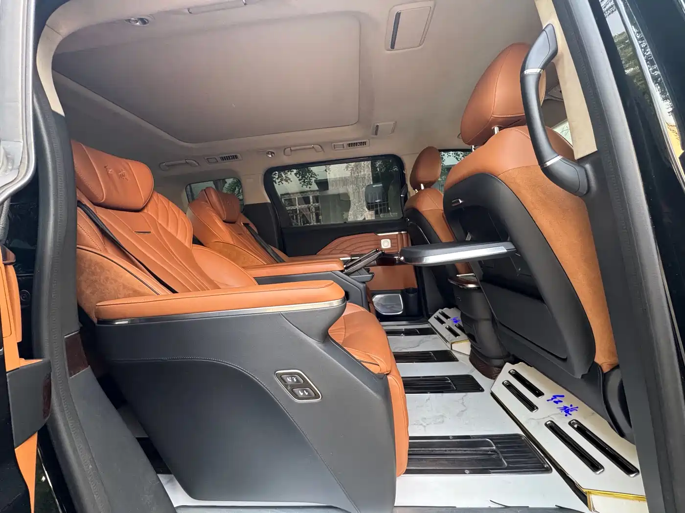 Hongqi HQ9 2023 2.0T Smart Connect Flagship фото 34