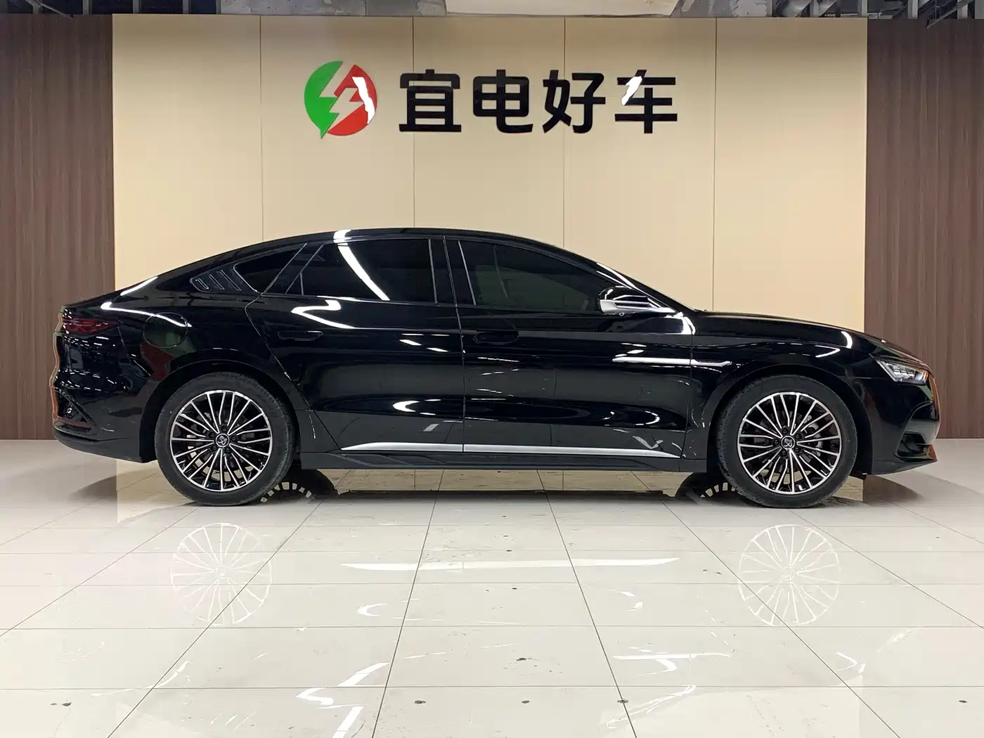 BYD Han 2024 DM-i Glory Edition 121KM Honor фото 4