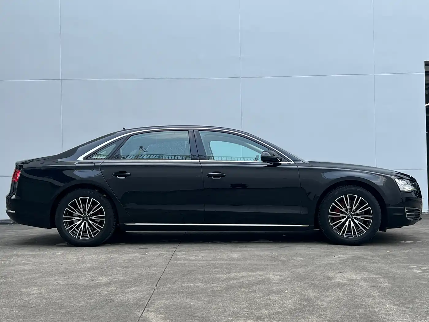 Audi A8 2012 A8L 45 TFSI quattro Luxury фото 4