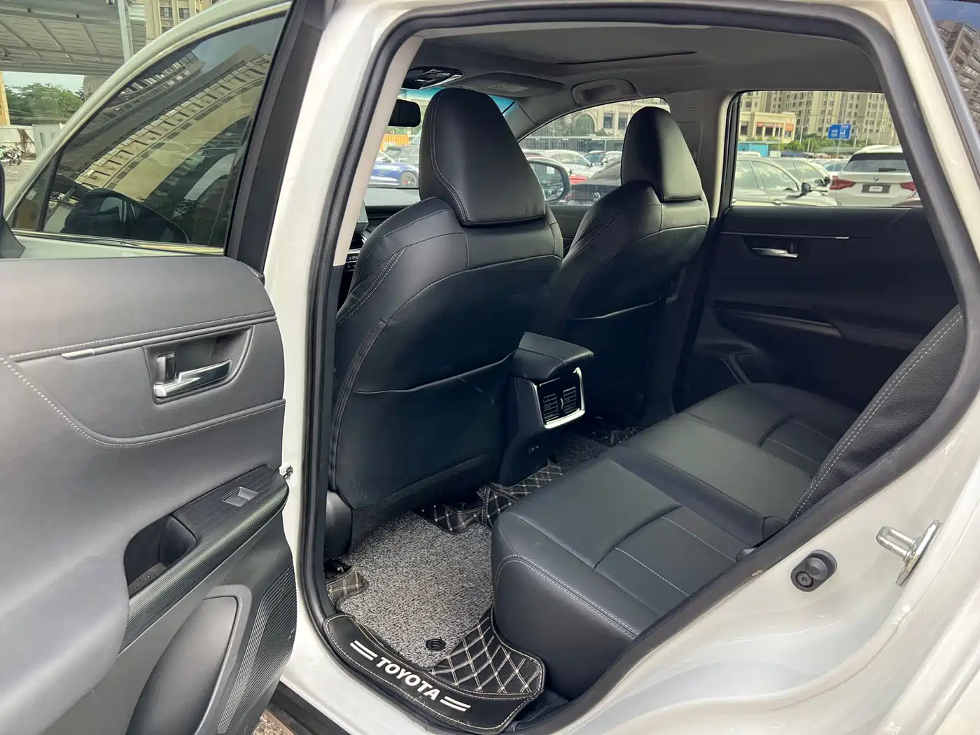 Toyota Lingfang HARRIER 2022 2.0L CVT 2WD Premium Edition фото 9