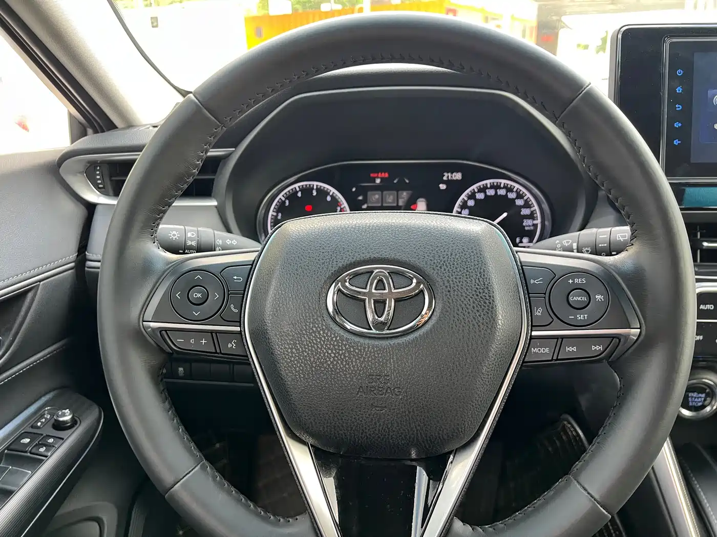 Toyota Lingfang HARRIER 2022 2.0L CVT 2WD Premium Edition фото 14
