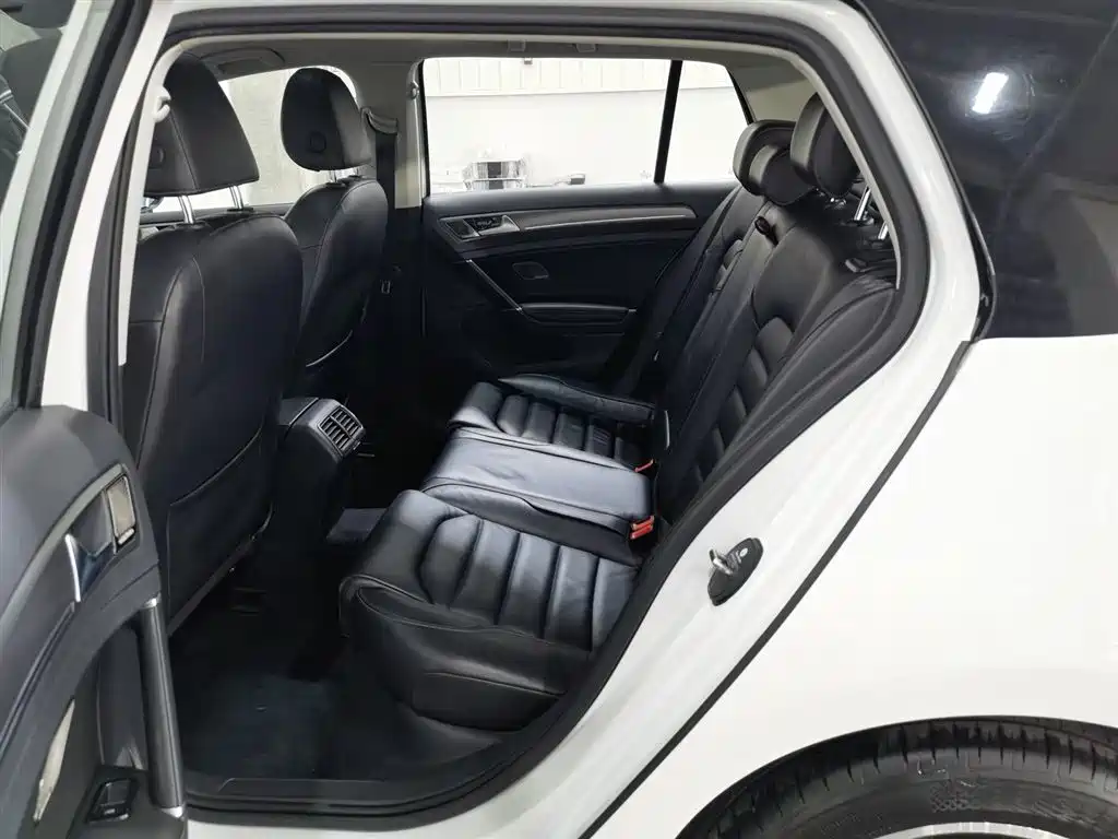 Volkswagen Golf 2016 230TSI Automatic Luxury фото 15