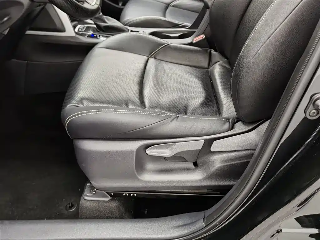 Toyota Frontlander 2023 2.0L CVT Elite Edition фото 20