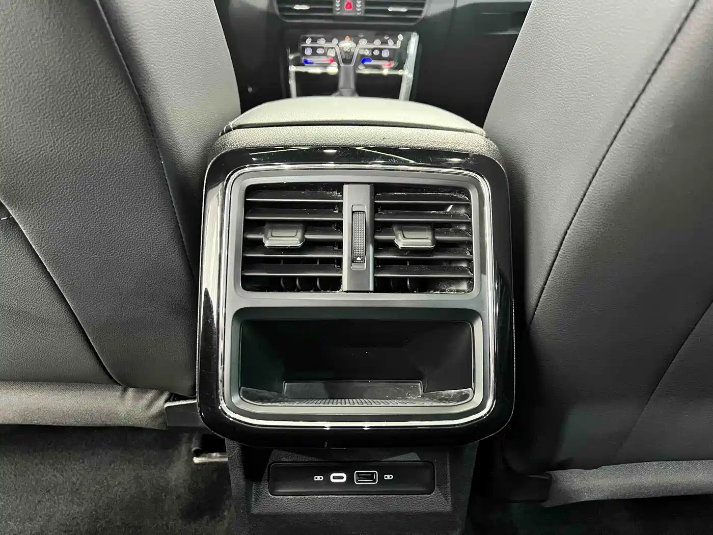 Volkswagen Passat 2023 280TSI Business Edition фото 10