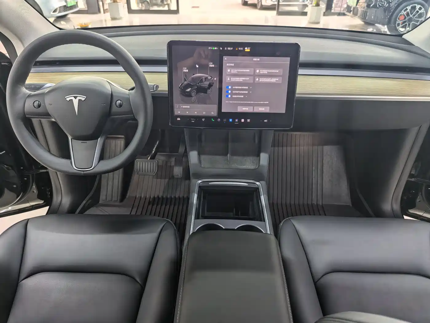 TESLA MODEL Y