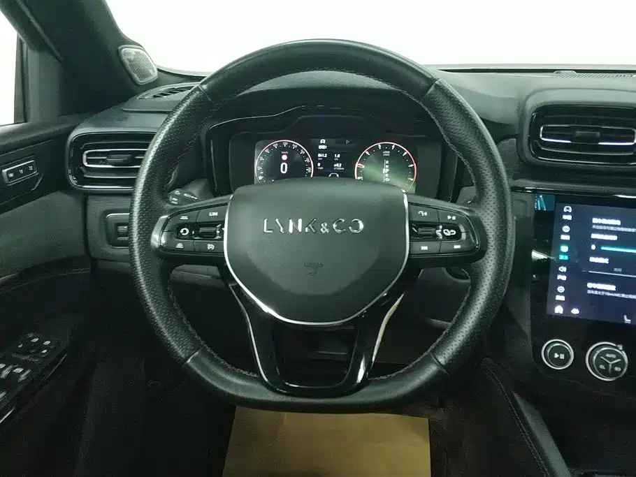 Lynk & Co 02 2021 1.5TD DCT 2WD Power Champion Edition фото 15