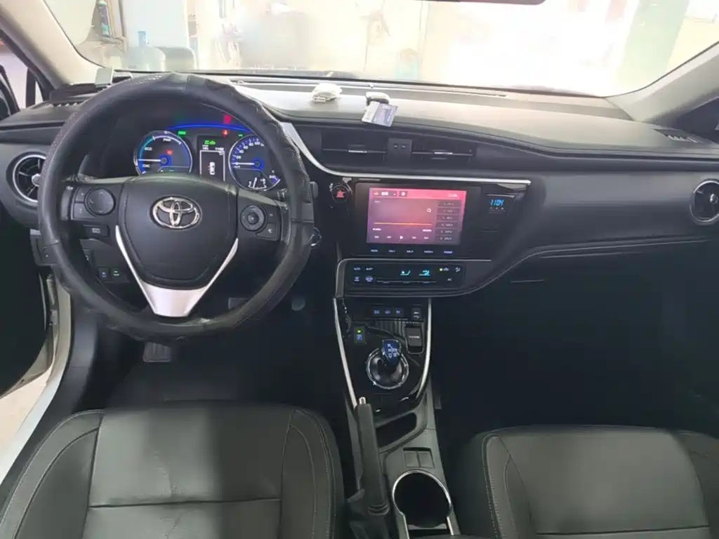 Toyota Corolla Twin Engine E+ 2019 2019 1.8L E-CVT Luxury Edition