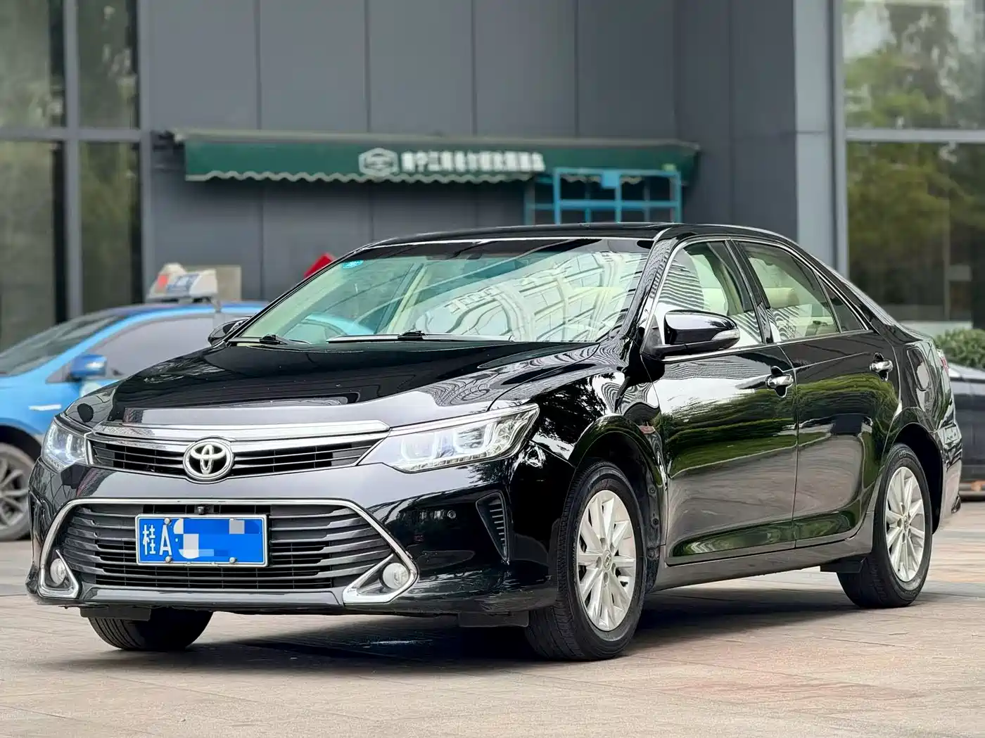 Toyota Camry 2016 2.0G 10th Anniversary Leading Edition