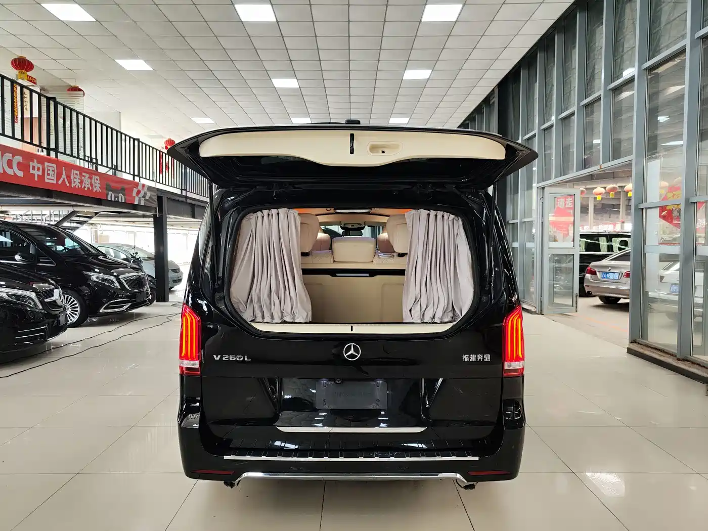 Mercedes-Benz V-Class 2018 V 260 L Premium Long Wheelbase Edition China VI фото 35