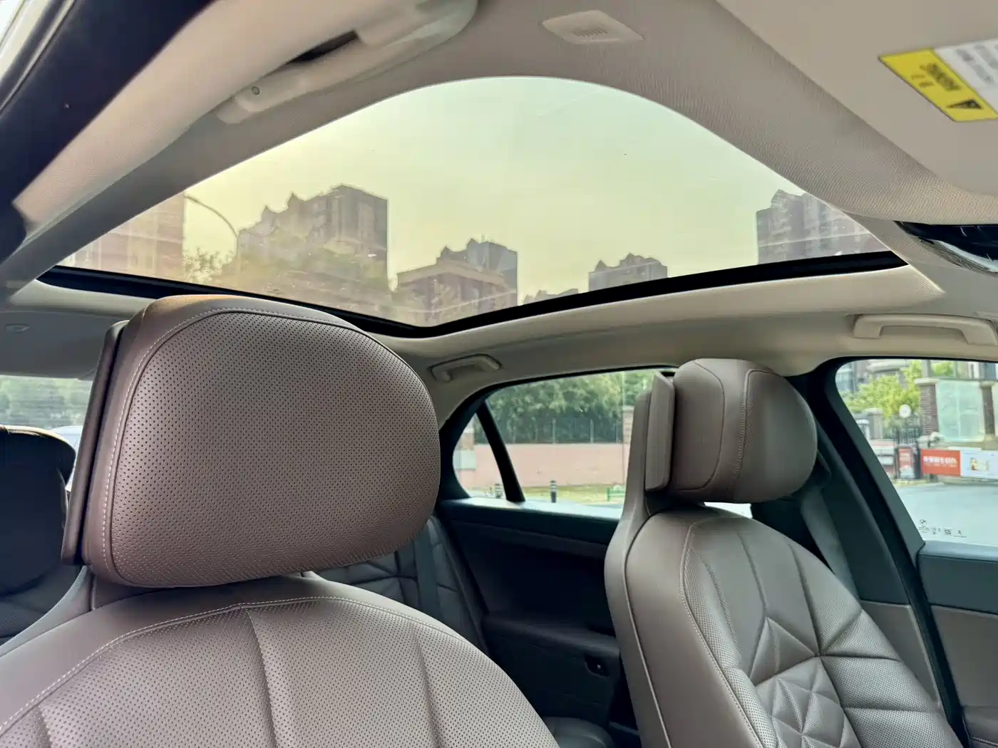 BMW 7 Series 2023 Model 735Li Luxury Package фото 12