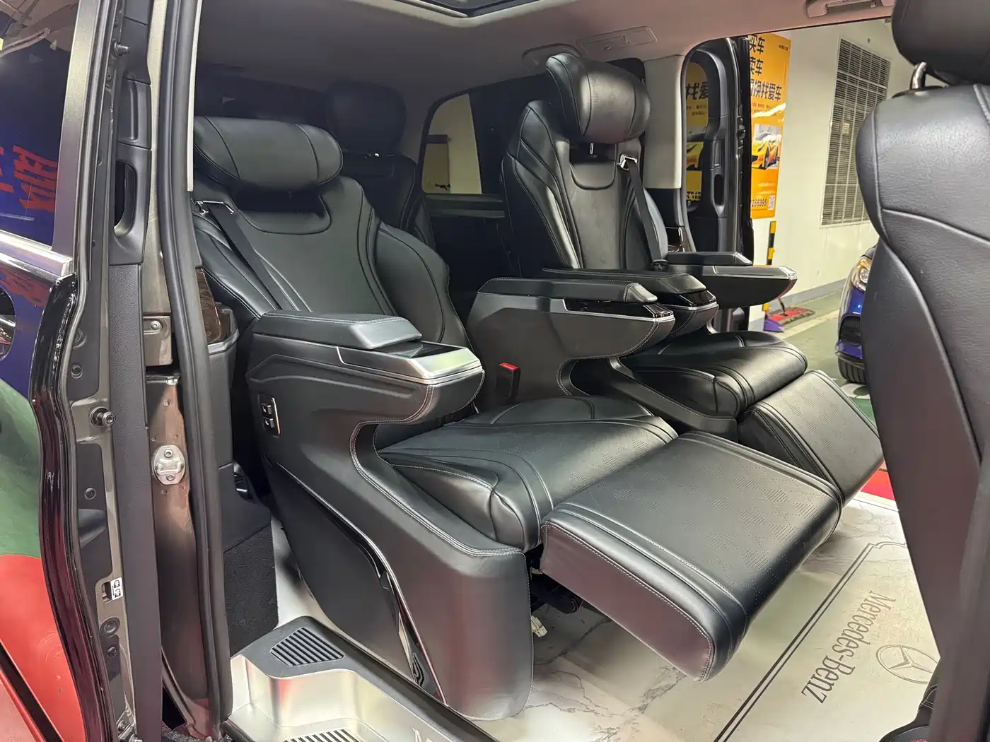 Mercedes-Benz V-Class 2018 V 260 L Premium Long Version China V фото 37