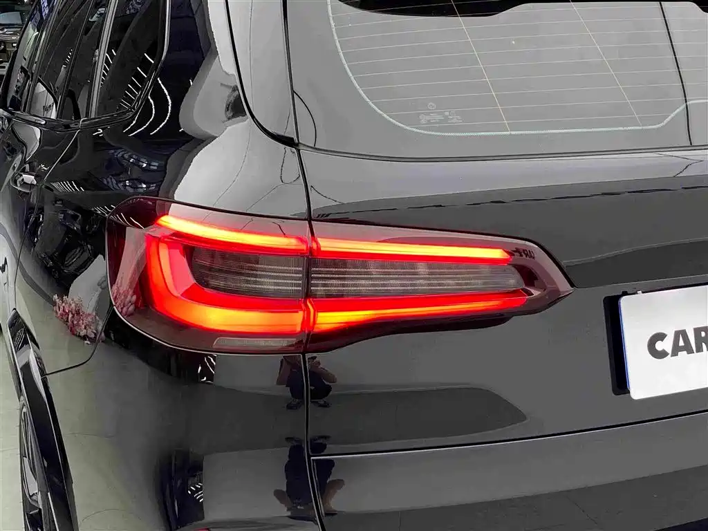 Photo 15 - BMW X5 M